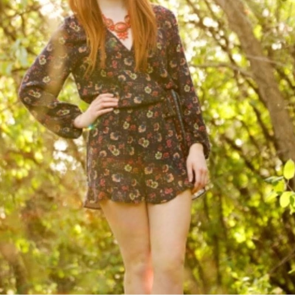 🦋 3/$20 American Eagle Floral Long Sleeve Romper with Adjustable Waist & Belt